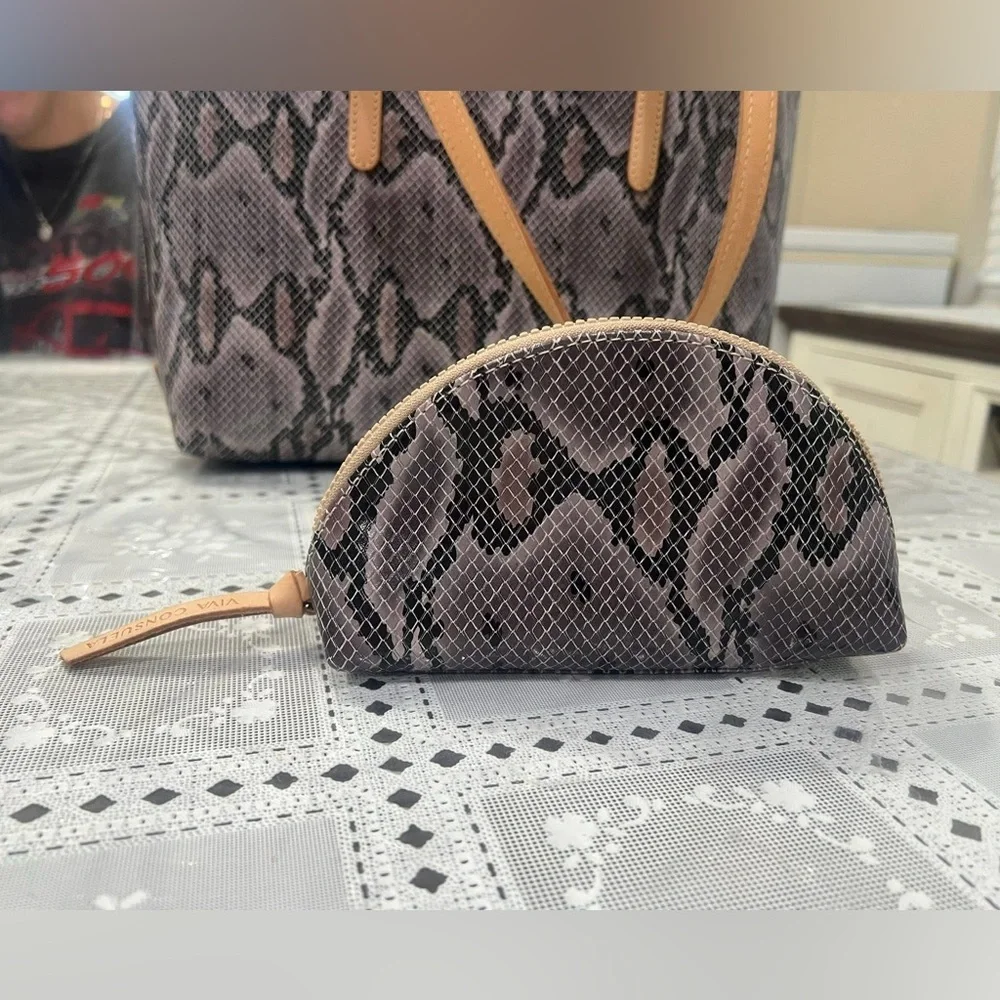 Consuela Tote - Picture 6 of 7